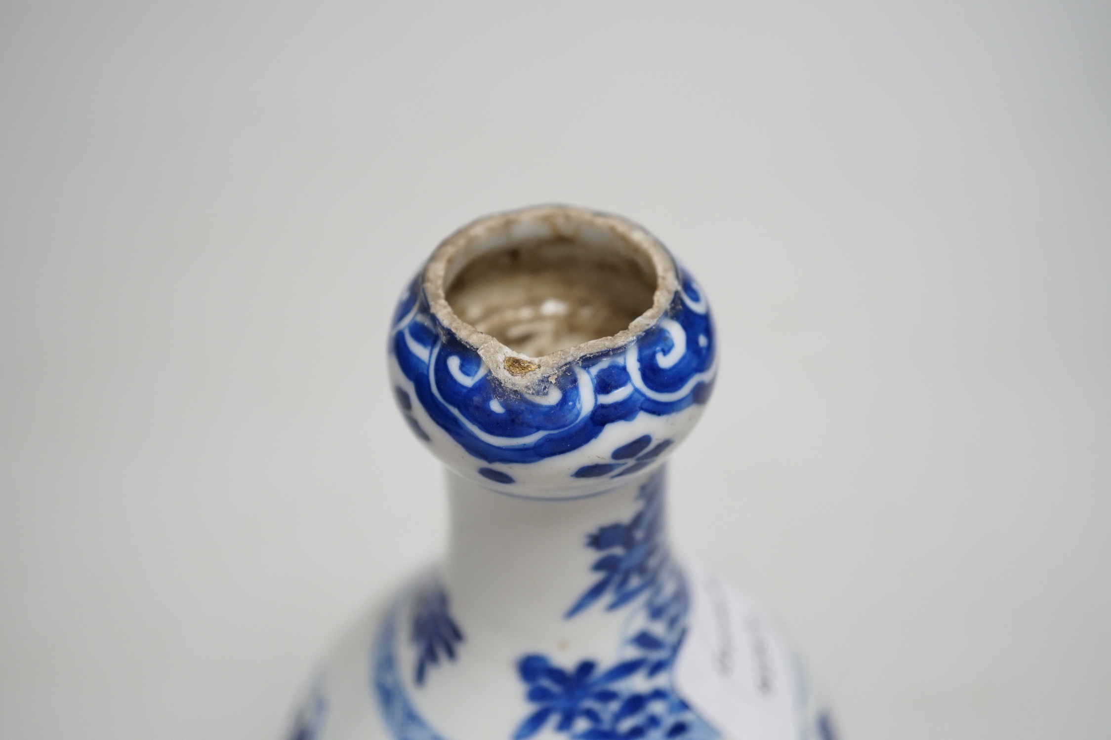 A Chinese blue and white garlic neck bottle, Kangxi period, 16cm, neck cut down